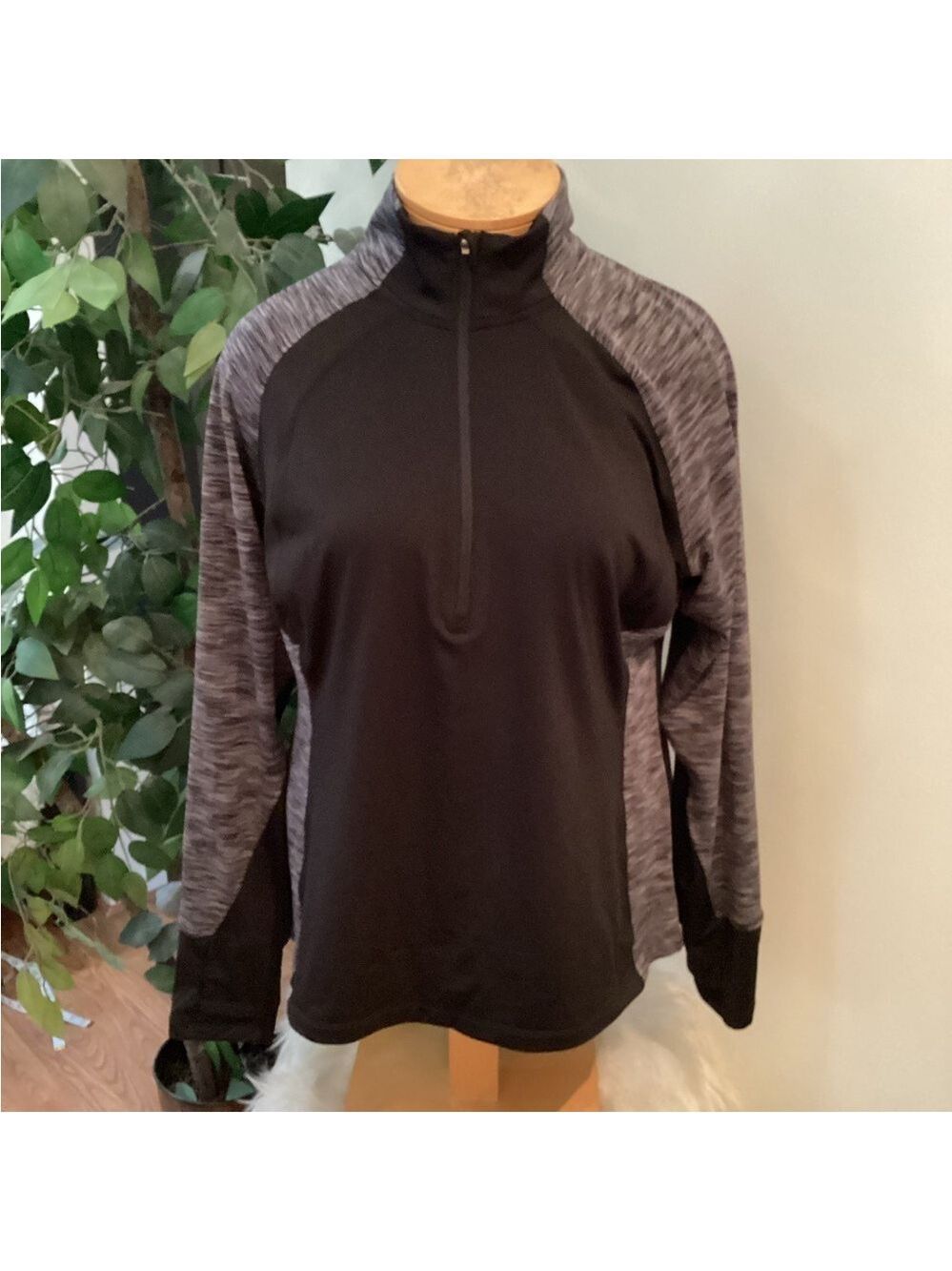 Danskin Now half zip pullover long sleeve activewear Woman’s XL 16/18